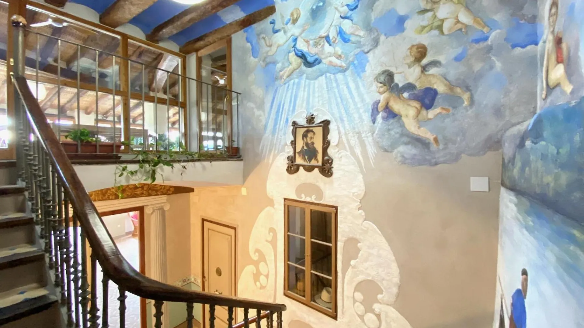 Palacio De Miravet, Casa Monumento Y Galeria De Arte Frente Al Rio Ebro Spain