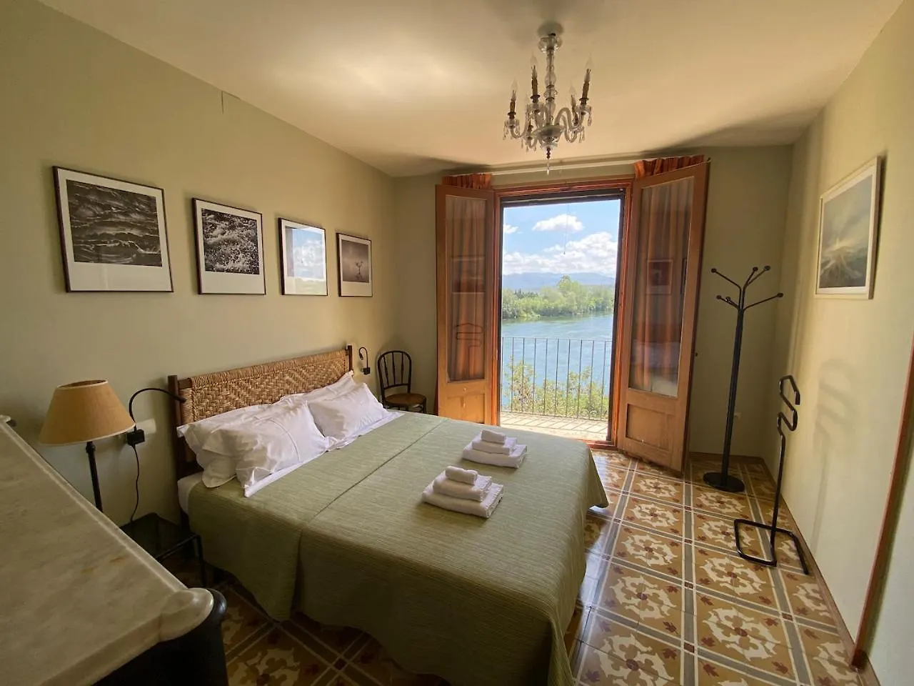 Apartment Palacio De Miravet, Casa Monumento Y Galeria De Arte Frente Al Rio Ebro