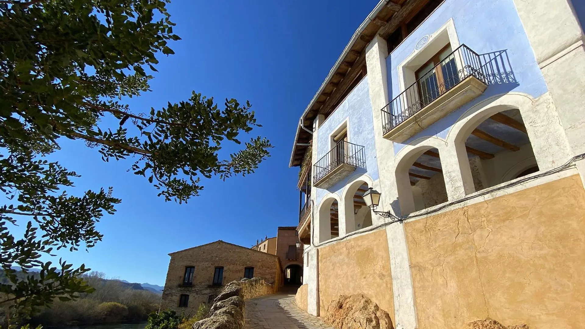 Apartment Palacio De Miravet, Casa Monumento Y Galeria De Arte Frente Al Rio Ebro